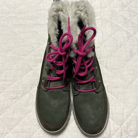 Size 8.5 Sorel boots - Picture 2 of 4